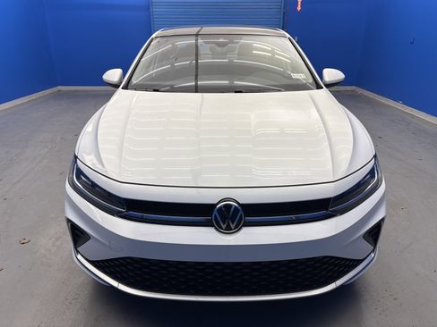 New 2026 Volkswagen Jetta SE image 3