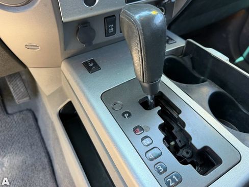 Used 2007 Nissan Titan LE w/ Nissan Navigation Pkg AWD/4WD image 12