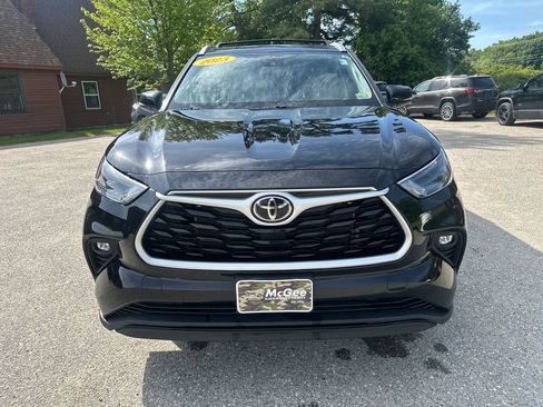 Used 2023 Toyota Highlander XLE AWD/4WD image 8