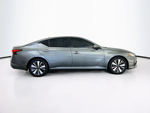 Used 2022 Nissan Altima 2.5 SV w/ SV Premium Package FWD image 10