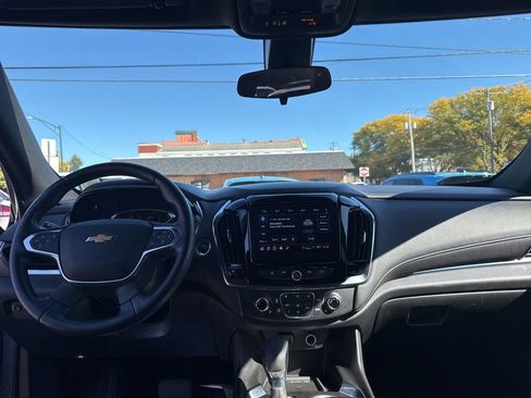 Used 2023 Chevrolet Traverse LT image 13