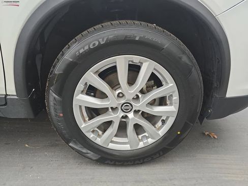 Used 2019 Nissan Rogue SV image 12