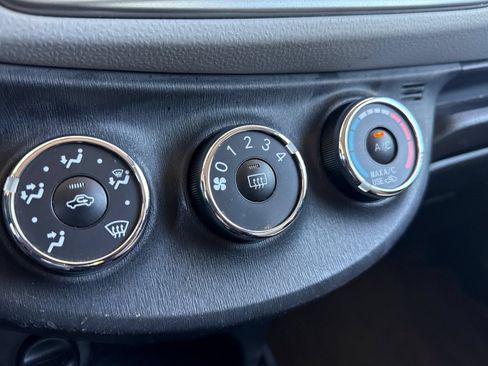 Used 2012 Toyota Yaris LE FWD image 27