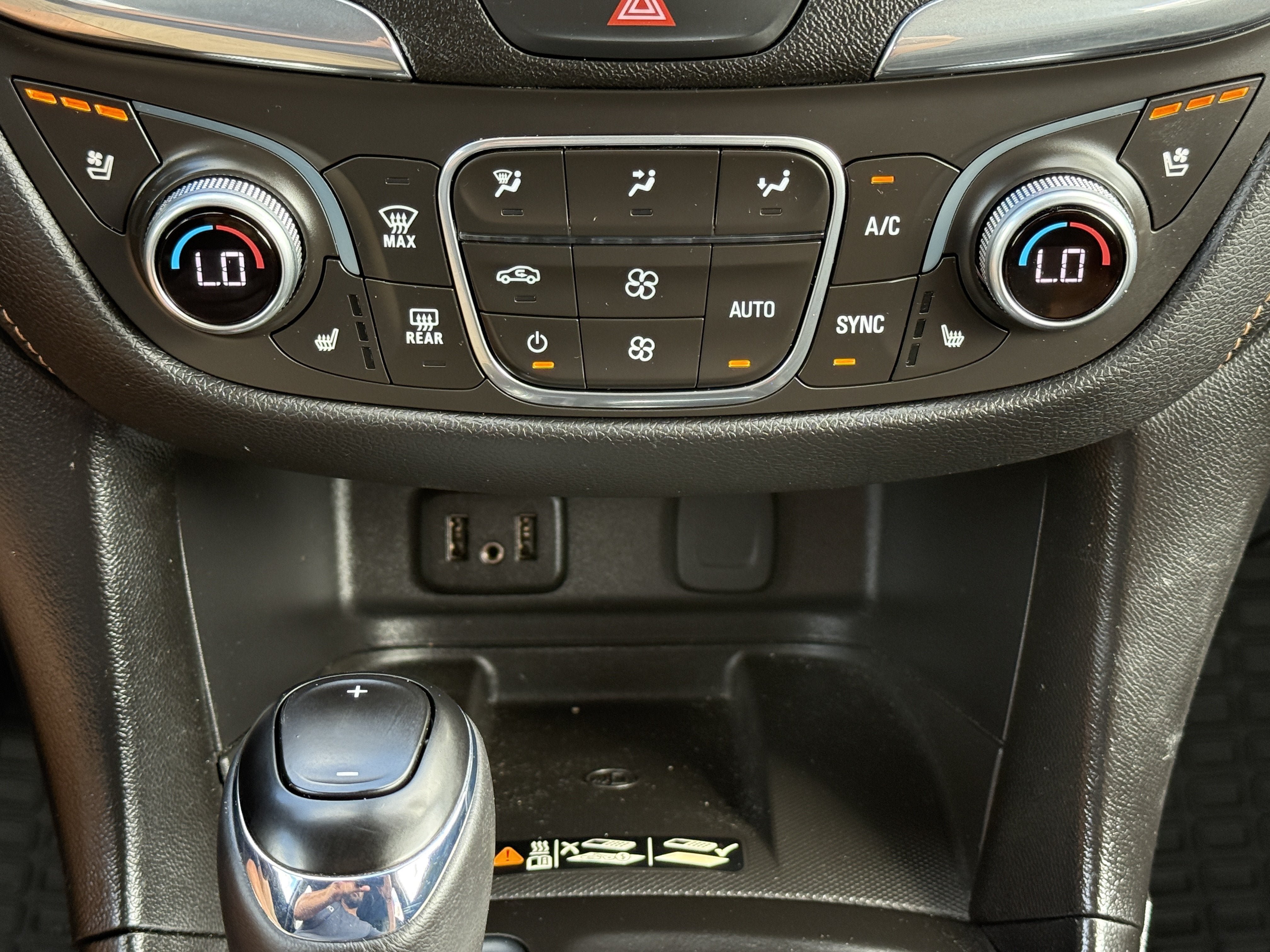 Used 2018 Chevrolet Equinox Premier FWD image 21
