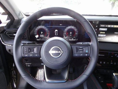 Used 2025 Nissan Kicks SR image 27