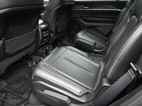 Used 2024 Jeep Grand Cherokee L Limited w/ Black Appearance Package AWD/4WD image 14