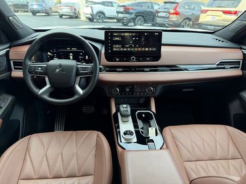 Used 2025 Mitsubishi Outlander SEL image 5