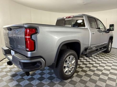 Used 2025 Chevrolet Silverado 3500 High Country w/ Technology Package image 9