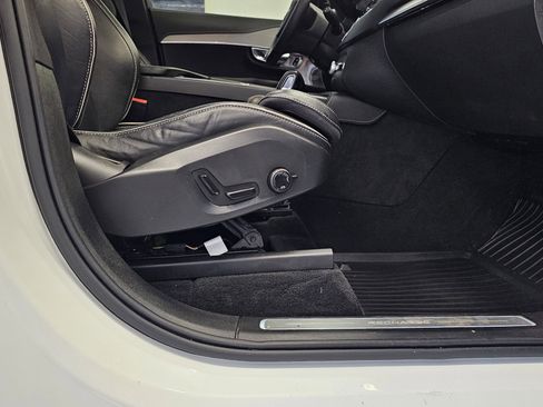 Certified 2022 Volvo XC90 T8 R-Design w/ Advanced Package image 13