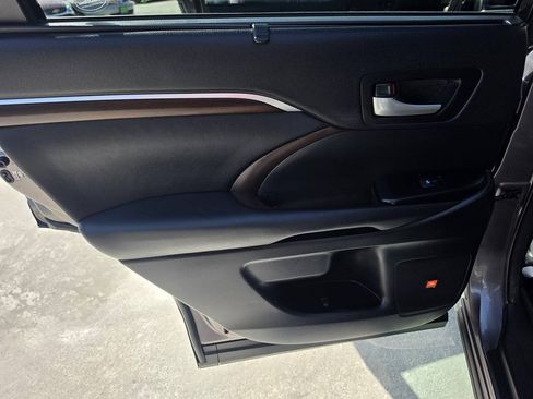 Used 2014 Toyota Highlander Limited Platinum AWD/4WD image 20