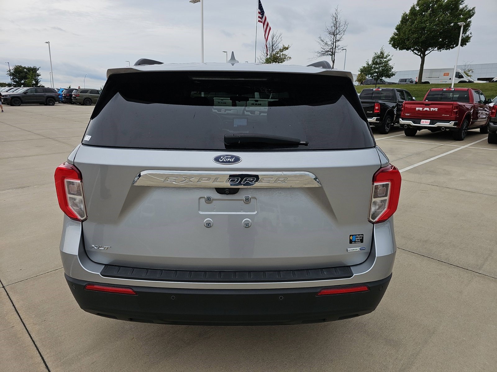 Used 2020 Ford Explorer XLT AWD/4WD image 5