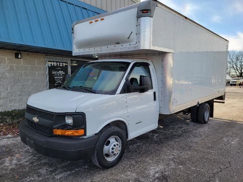 Used 2014 Chevrolet Express 4500 G4500 box truck image 12