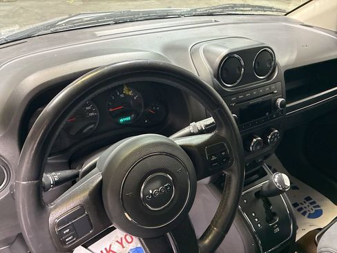 Used 2013 Jeep Compass Latitude image 10