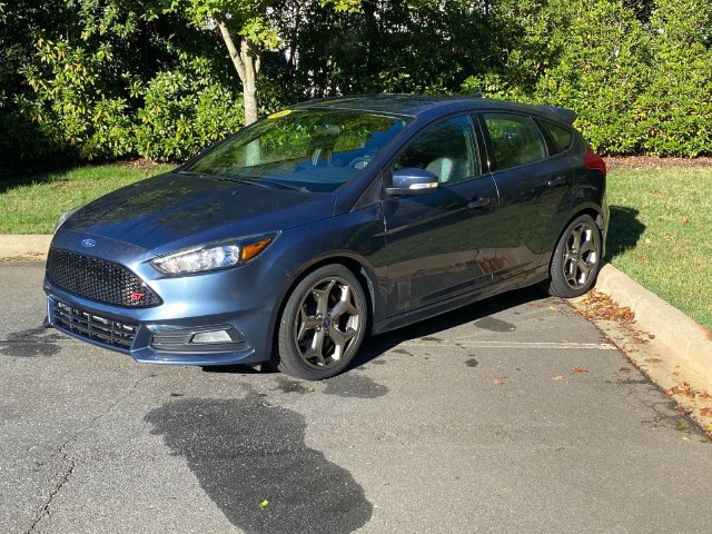 Used 2018 Ford Focus ST FWD image 3