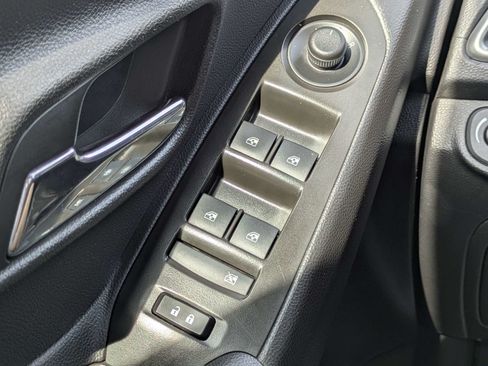 Used 2018 Chevrolet Trax LS FWD image 25