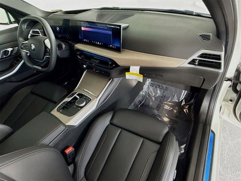 Used 2025 BMW 330i Sedan w/ Premium Package image 30