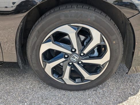 Used 2017 Honda Accord EX image 11