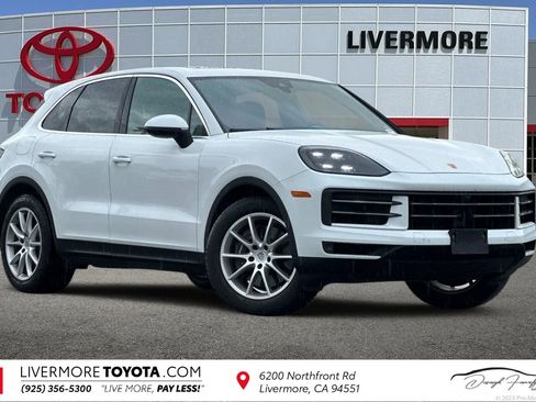 Used 2024 Porsche Cayenne image 1