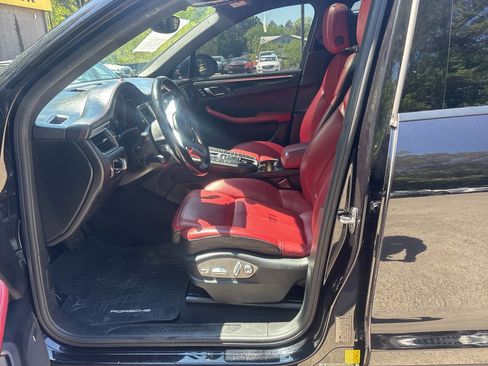 Used 2017 Porsche Macan image 10