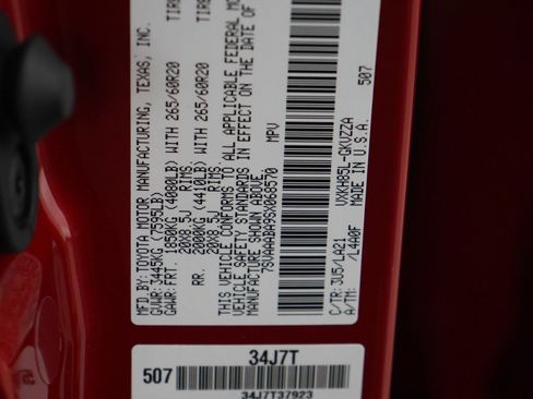 Used 2025 Toyota Sequoia Platinum image 32