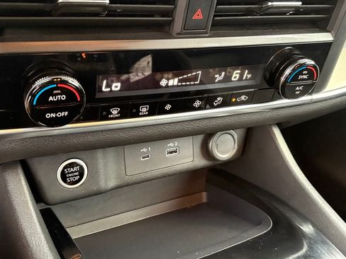 Certified 2023 Nissan Rogue SV FWD image 24