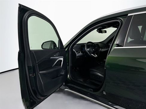 Certified 2025 BMW X1 xDrive28i w/ Technology Package image 17