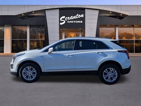 New 2025 Cadillac XT5 Luxury image 2