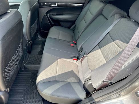 Used 2013 Kia Sorento LX w/ Convenience Pkg FWD image 18
