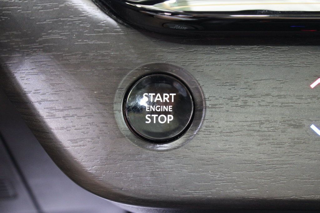 Used 2025 Nissan Murano SL AWD/4WD image 11