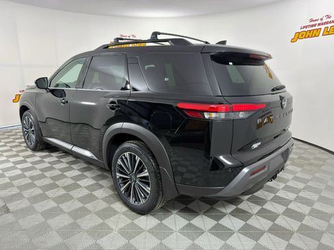 New 2026 Nissan Pathfinder Platinum image 3