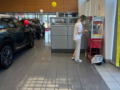 Used 2025 Jeep Compass Trailhawk AWD/4WD image 10