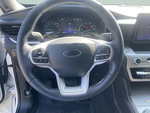 Used 2022 Ford Explorer XLT image 15