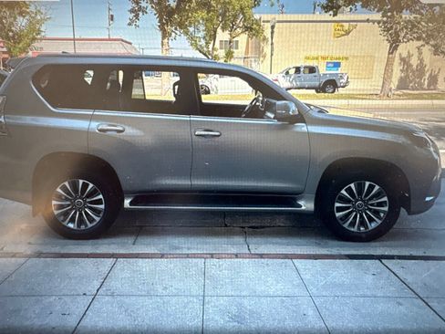 Used 2023 Lexus GX 460 Premium w/ Premium Package AWD/4WD image 4