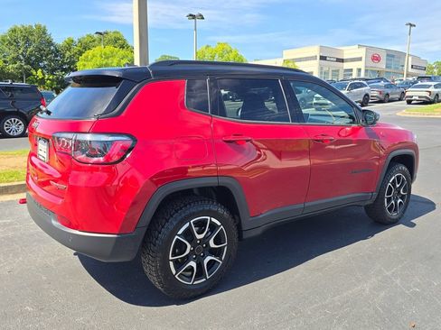 Used 2025 Jeep Compass Trailhawk AWD/4WD image 3