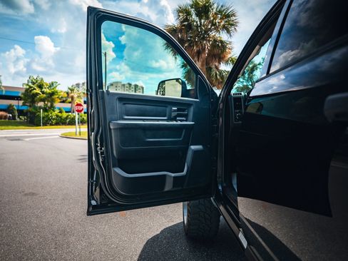 Used 2017 RAM 3500 Tradesman w/ Chrome Appearance Group image 11