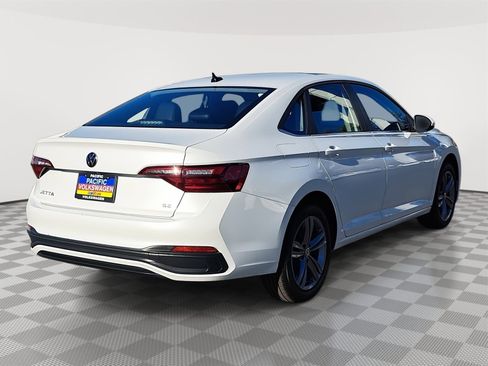 Used 2022 Volkswagen Jetta SE image 5
