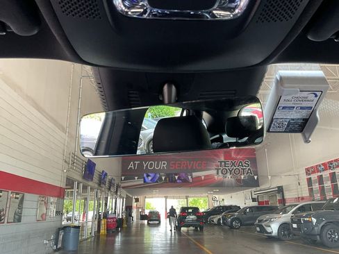 Used 2025 Mercedes-Benz GLA 250 image 17