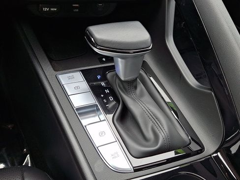 Certified 2025 Hyundai Elantra Limited FWD image 15