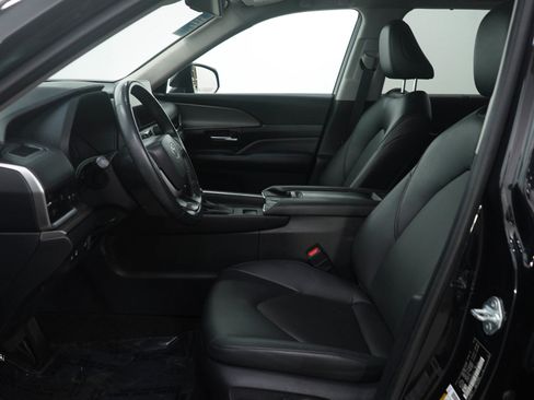 Used 2024 Toyota Grand Highlander XLE image 17