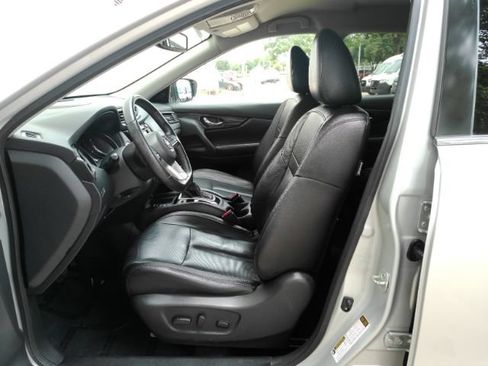 Used 2020 Nissan Rogue SL FWD image 12