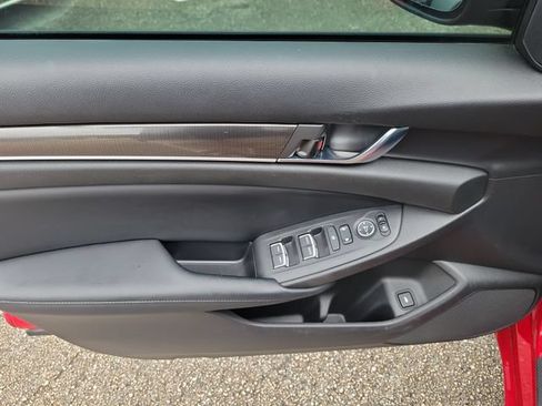 Used 2018 Honda Accord Sport image 17