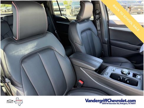 Used 2024 Jeep Wagoneer Launch Edition AWD/4WD image 25