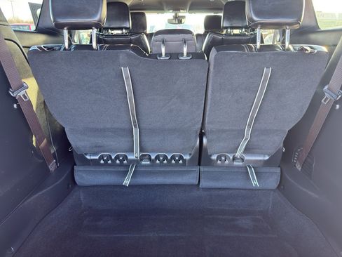 Used 2025 Chrysler Voyager LX image 33