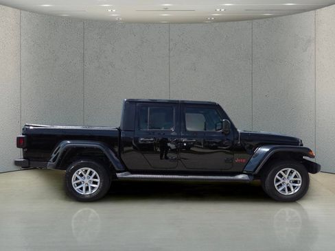 Used 2023 Jeep Gladiator Sport AWD/4WD image 3