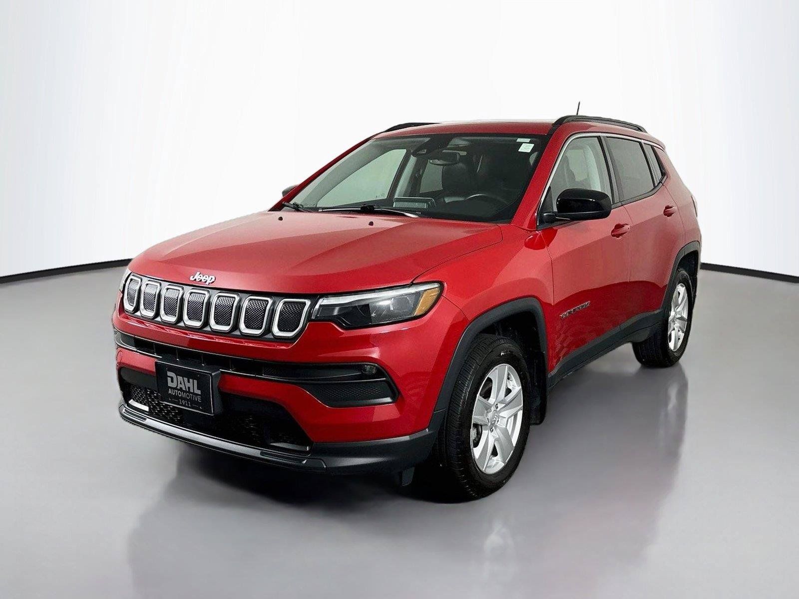 Used 2022 Jeep Compass Latitude w/ Sun and Sound Group AWD/4WD image 4