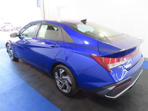 Used 2025 Hyundai Elantra Sport FWD image 10