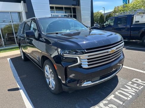 Used 2023 Chevrolet Suburban High Country w/ Premium Package 2 AWD/4WD image 1