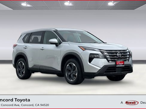 Used 2025 Nissan Rogue SV image 1