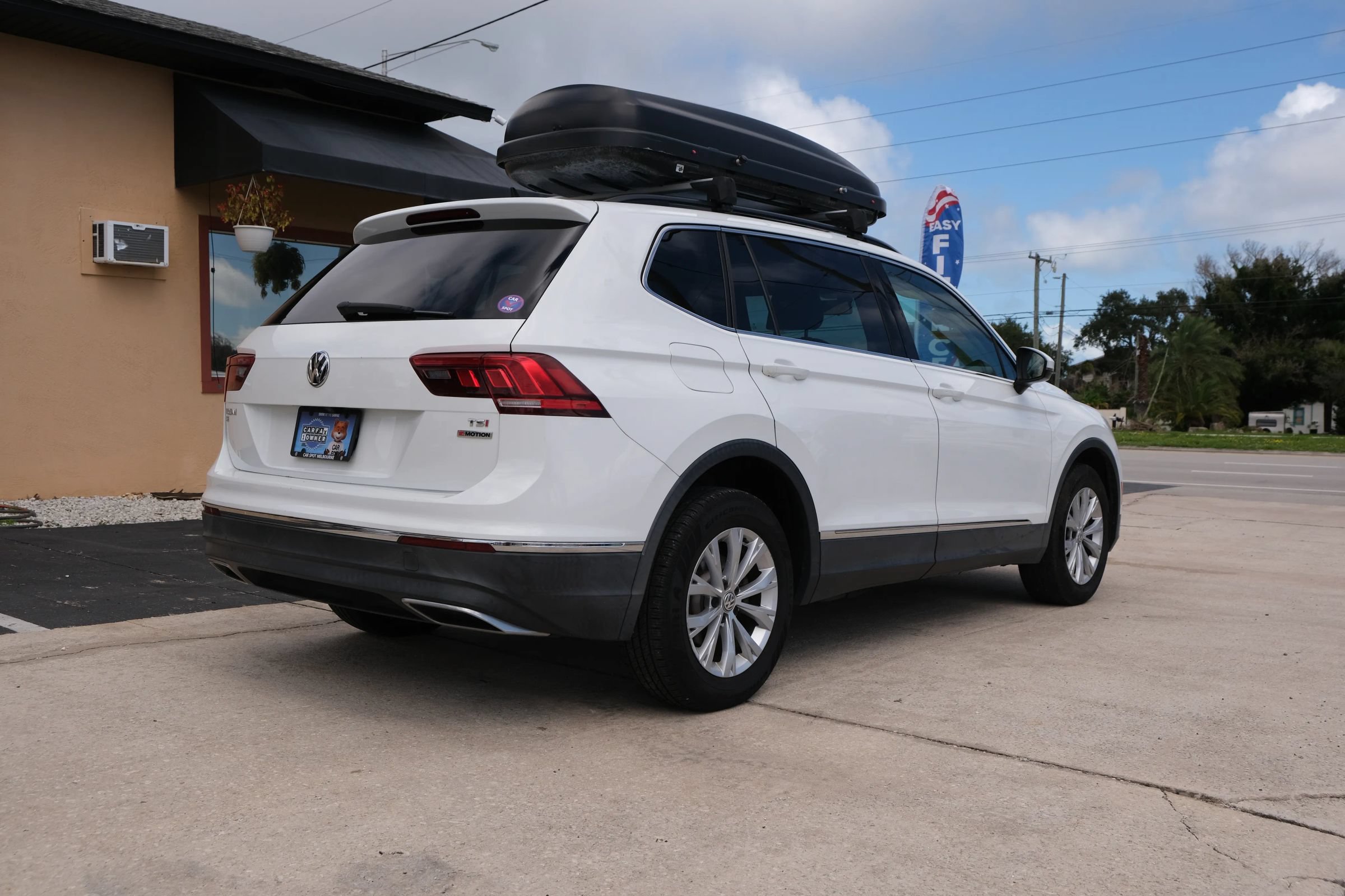 Used 2018 Volkswagen Tiguan SE w/ Panoramic Sunroof Package AWD/4WD image 5