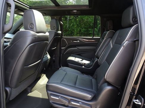 Used 2022 Cadillac Escalade ESV Premium Luxury AWD/4WD image 15
